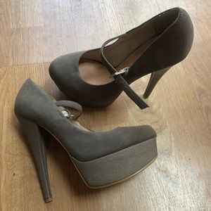 🔥 Just Fab tan suede heels, size 6